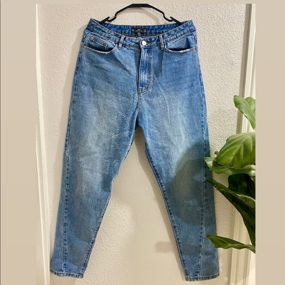 Misguided Riot Mom Jeans/ High rise